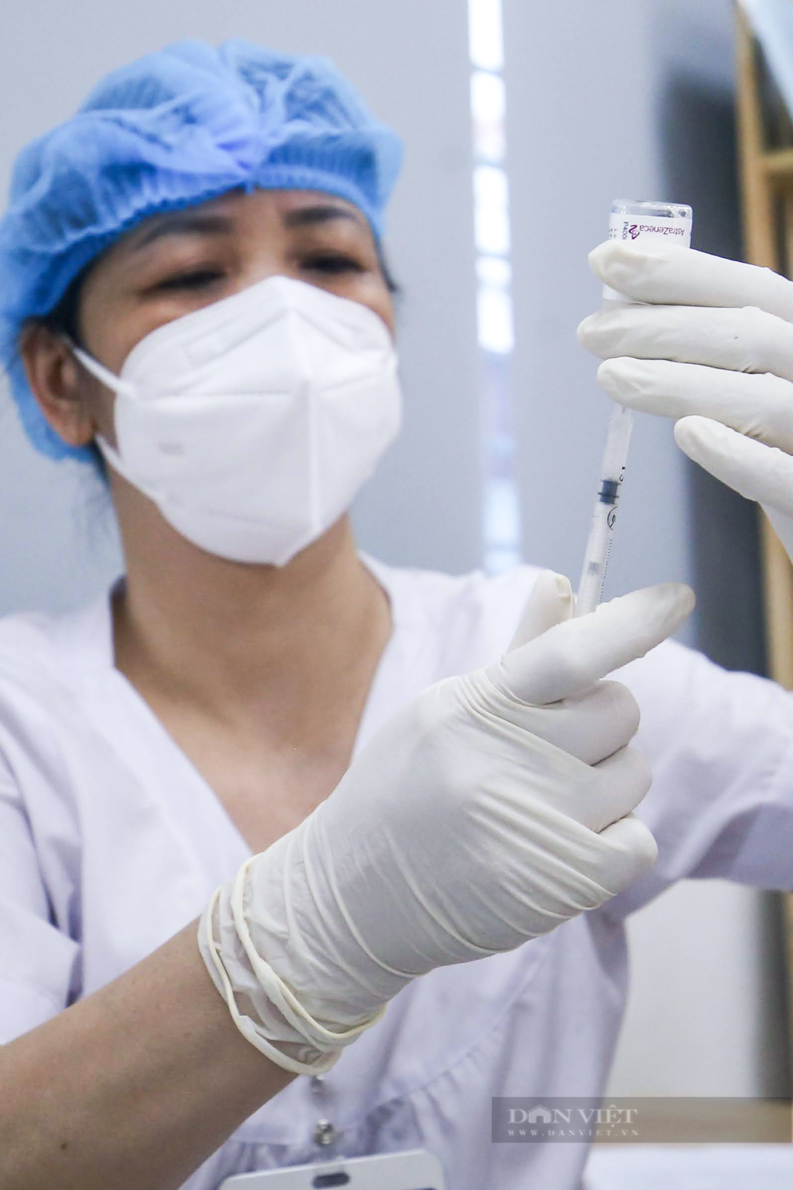 Hà Nội lập bệnh viện dã chiến tiếp tục triển khai tiêm vaccine cho người dân - Ảnh 11.