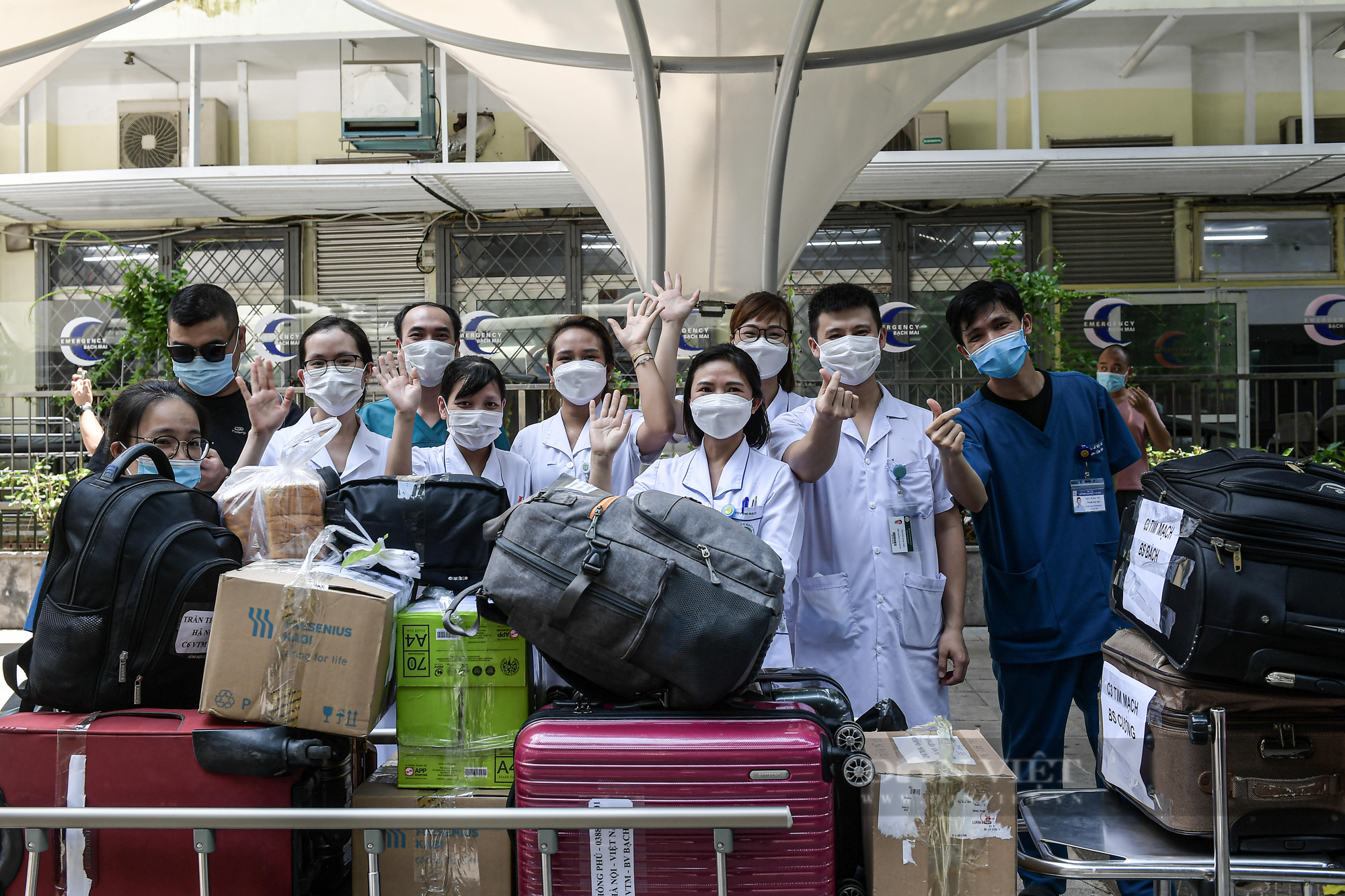 Cán bộ y tế Bệnh viện Bạch mai lên đường hỗ trợ TP. Hồ Chí Minh chống dịch Covid-19 - Ảnh 3.