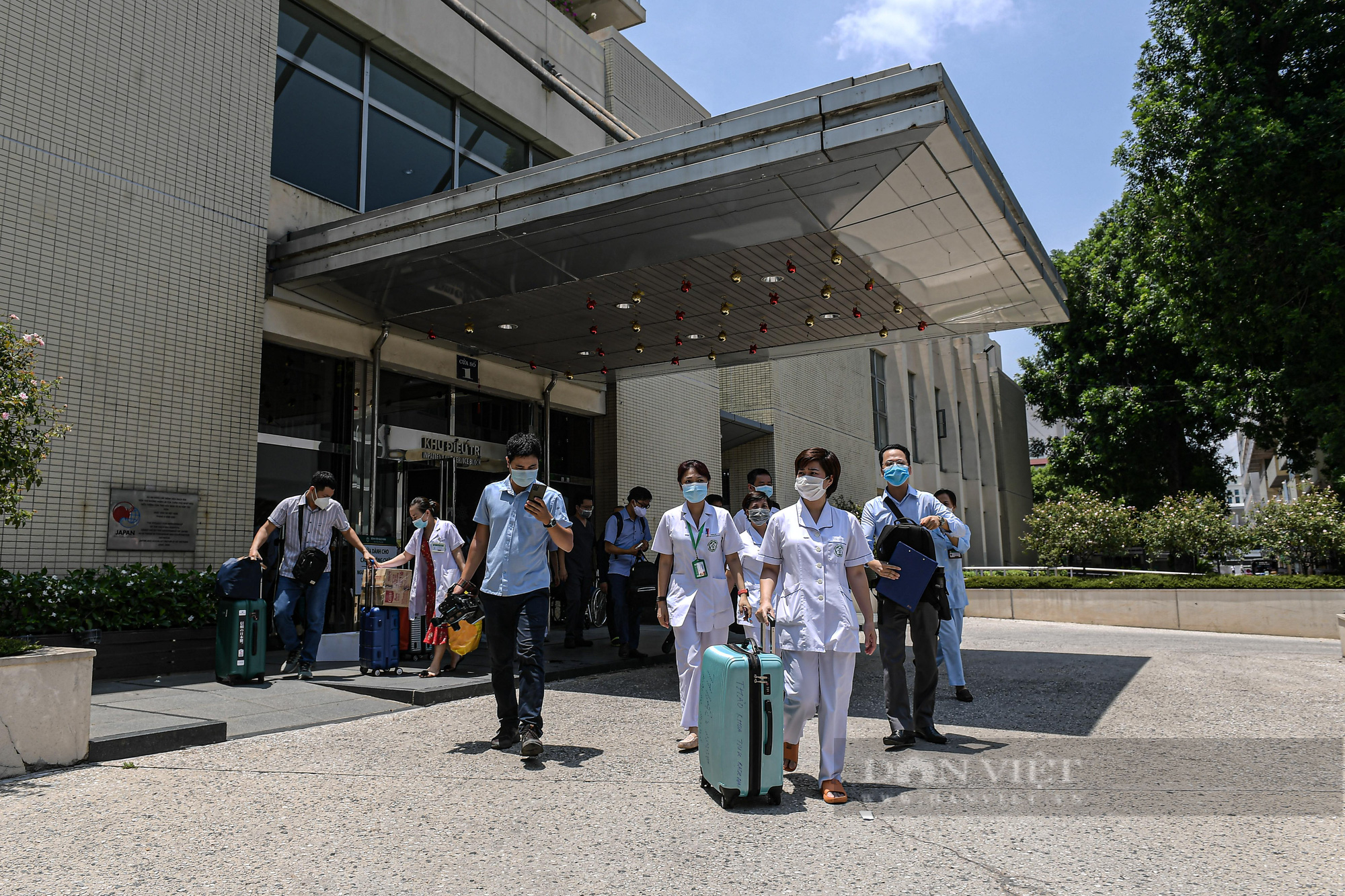 Cán bộ y tế Bệnh viện Bạch mai lên đường hỗ trợ TP. Hồ Chí Minh chống dịch Covid-19 - Ảnh 5.