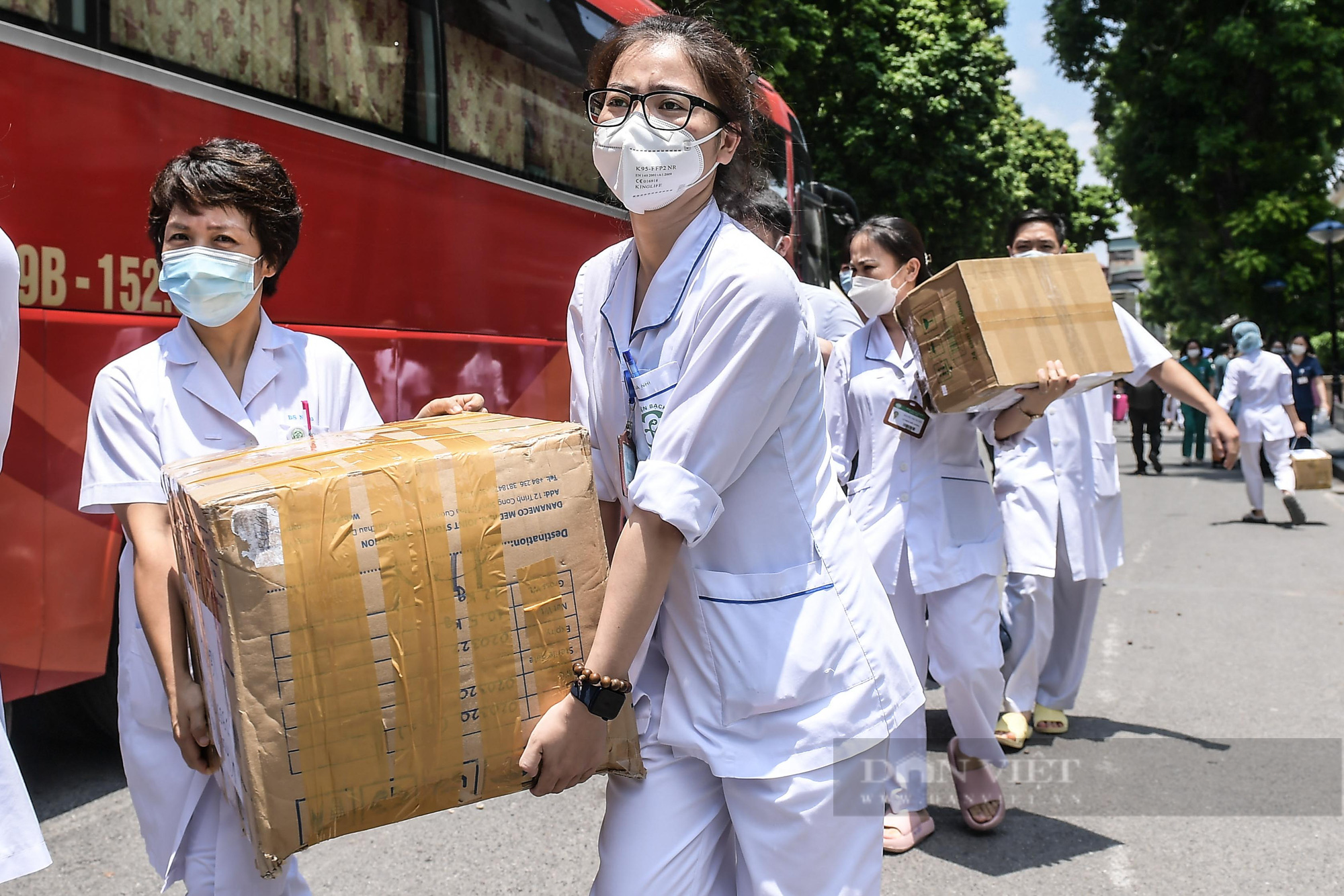 Cán bộ y tế Bệnh viện Bạch mai lên đường hỗ trợ TP. Hồ Chí Minh chống dịch Covid-19 - Ảnh 10.