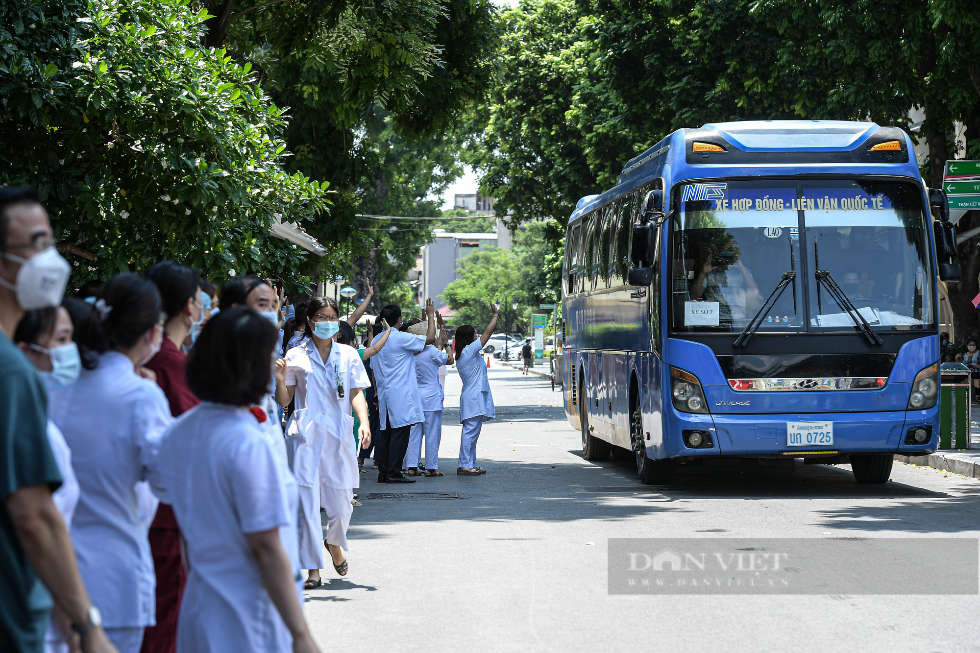 Cán bộ y tế Bệnh viện Bạch mai lên đường hỗ trợ TP. Hồ Chí Minh chống dịch Covid-19 - Ảnh 11.