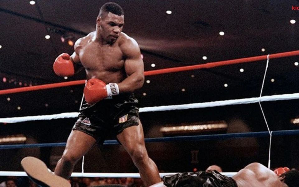 Mike Tyson từ chối đấu George Foreman: Sợ... đấm chết đối thủ