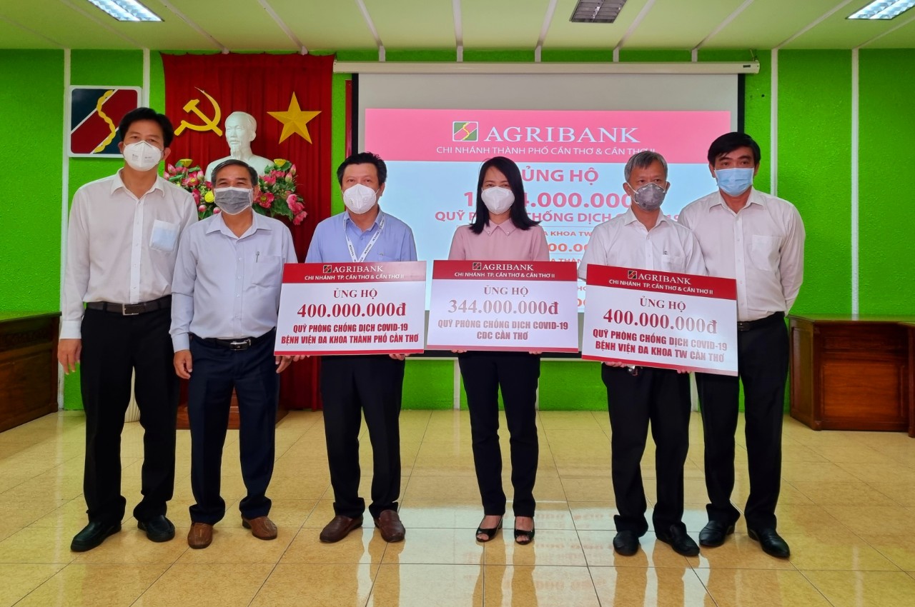 Agribank Chi nhánh Cần Thơ và Cần Thơ II ủng hộ 1,5 tỷ đồng quỹ phòng, chống dịch Covid-19 - Ảnh 2.