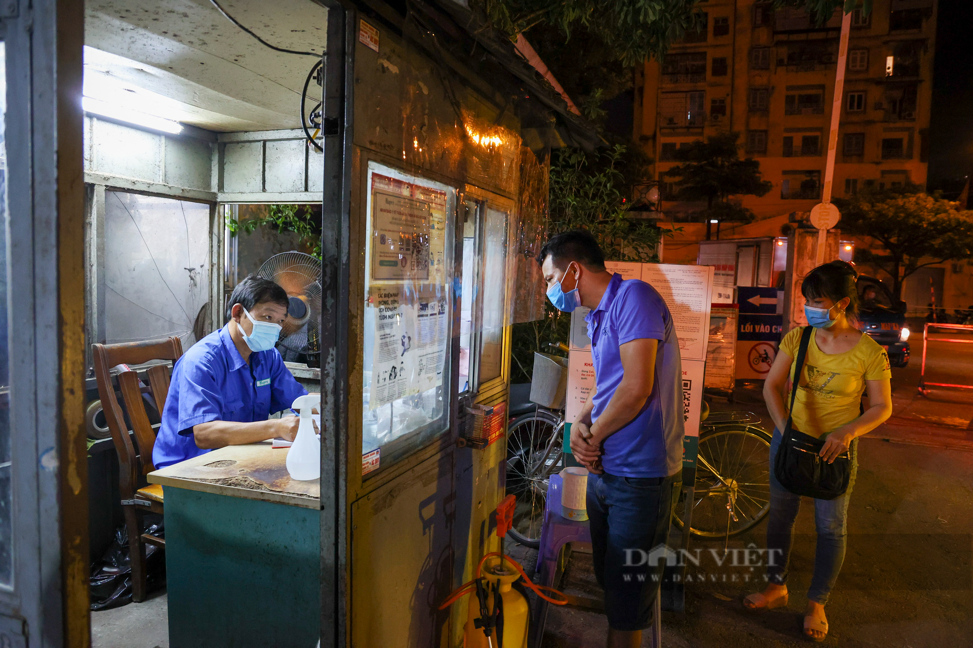 Hà Nội: Tiểu thương tất bật dọn hàng trong đêm khi chợ đầu mối phía Nam Hà Nội mở cửa trở lại  - Ảnh 4.