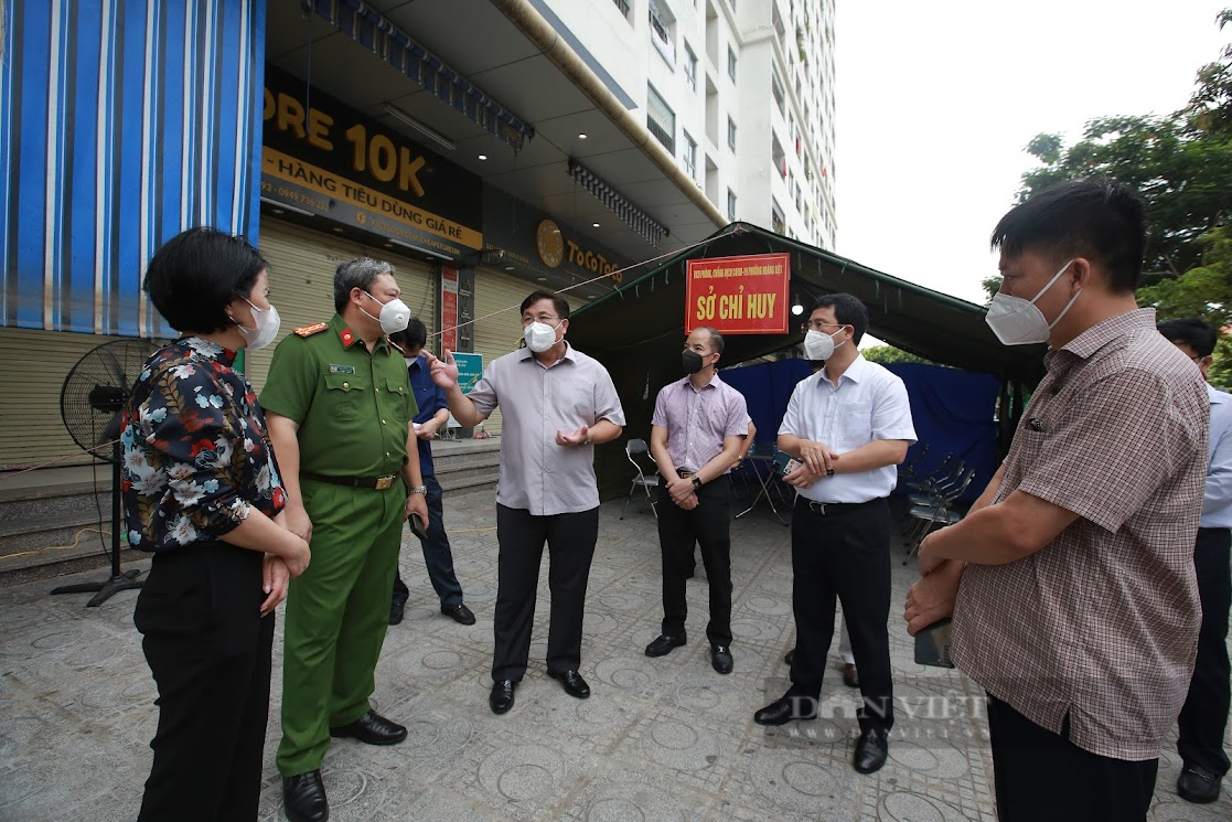 Thêm 13 ca dương tính SARS-CoV-2 tại chung cư Linh Đàm, Hà Nội tổng lực xét nghiệm, truy vết người tiếp xúc - Ảnh 4.