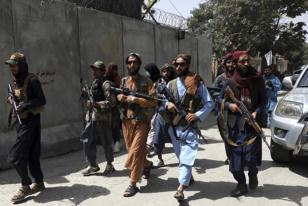 Báo cáo mật của Liên Hợp Quốc: Taliban gõ cửa từng nhà truy sát người từng làm việc cho Mỹ và NATO - Ảnh 1.