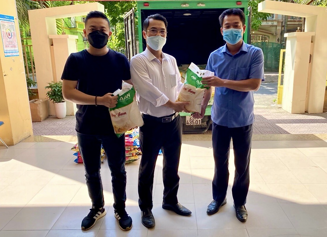 T&T Group và Ngân hàng SHB trao tặng 10 tấn gạo hỗ trợ quận Hoàng Mai, Hà Nội chống dịch - Ảnh 4.