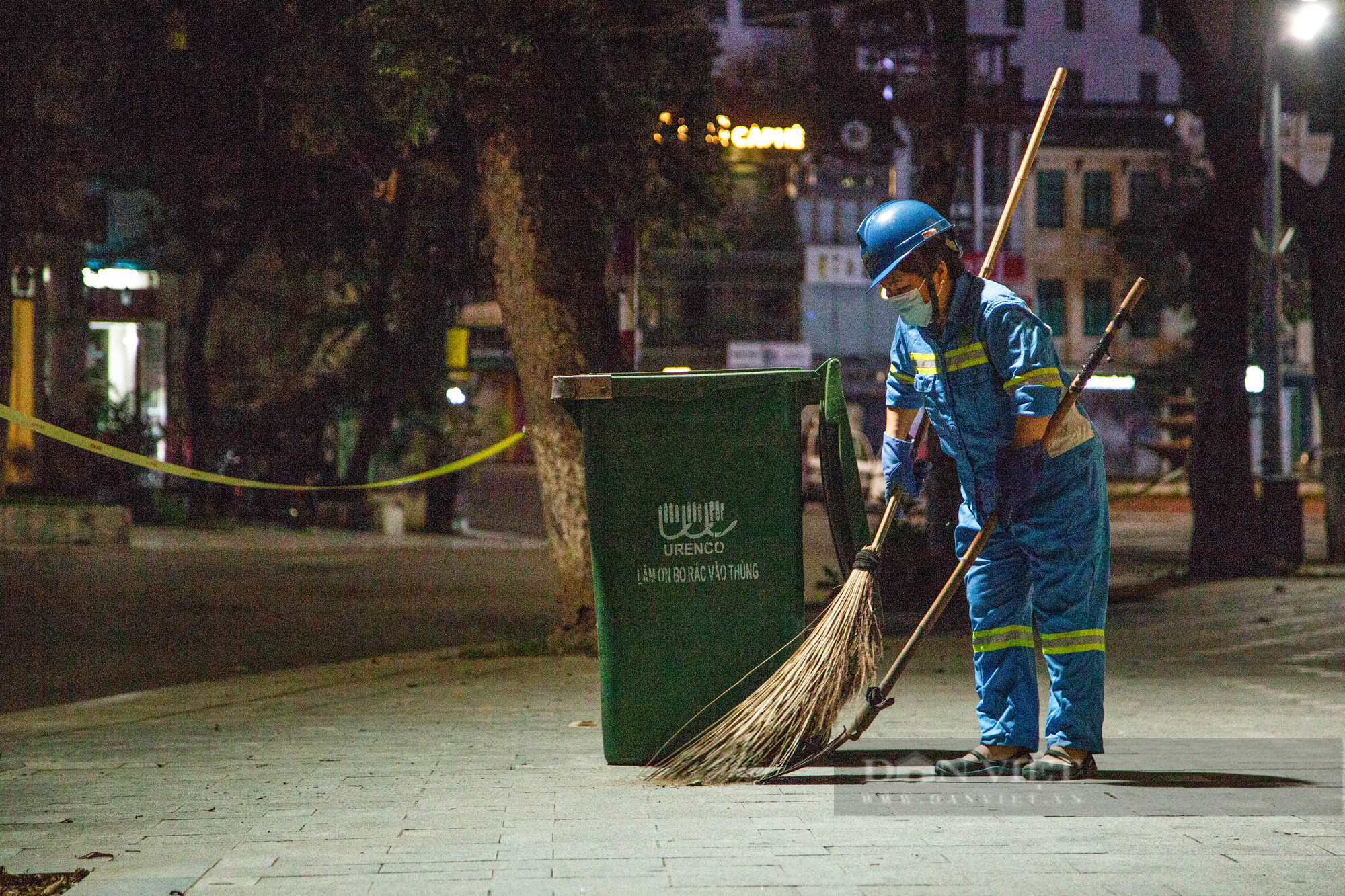 Chuyện những người làm việc xuyên đêm giữa lúc dịch Covid-19 - Ảnh 2.