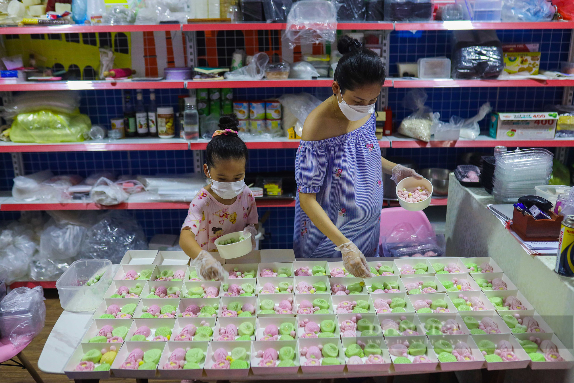 Kiếm chục triệu mỗi ngày dịp lễ Vu Lan nhờ việc làm bánh trôi hoa sen bán online - Ảnh 1.