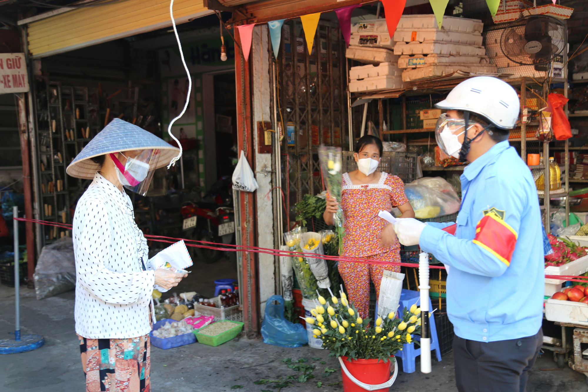 Nghệ An: Siết chặt công tác phòng dịch tại các chợ dân sinh - Ảnh 3.