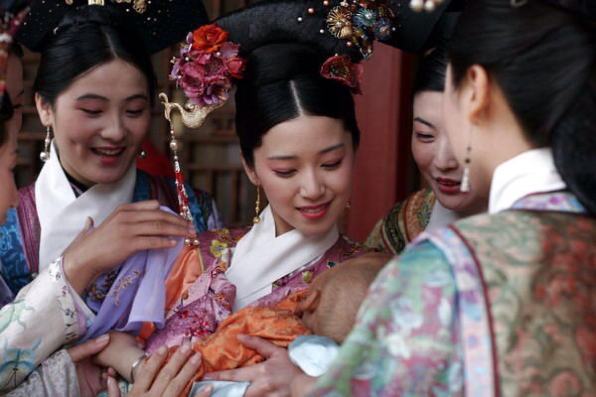 Áo Nhật Bình: Một di tích văn hóa truyền thống quý của Cố đô Huế