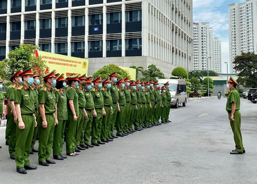 Bộ Công an tăng cường cán bộ, chiến sỹ hỗ trợ chống dịch tại TP.HCM - Ảnh 1.