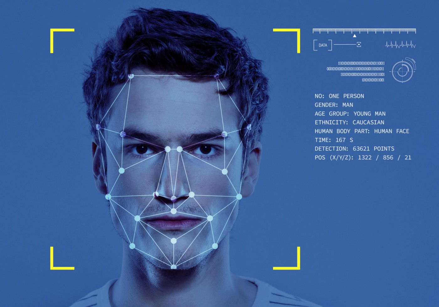 Công nghệ nhận diện khuôn mặt là một loại phần mềm sinh trắc học ánh xạ các đặc điểm khuôn mặt của một cá nhân về mặt toán học và lưu trữ dữ liệu dưới dạng faceprint (dấu khuôn mặt). Công nghệ sử dụng các thuật toán Deep Learning để so sánh ảnh chụp trực tiếp hoặc hình ảnh kỹ thuật số với faceprint được lưu trữ để xác minh danh tính. Ảnh: @AFP.