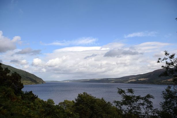 Các nhà khoa học tiết lộ sự thật về Quái vật hồ Loch Ness  - Ảnh 2.