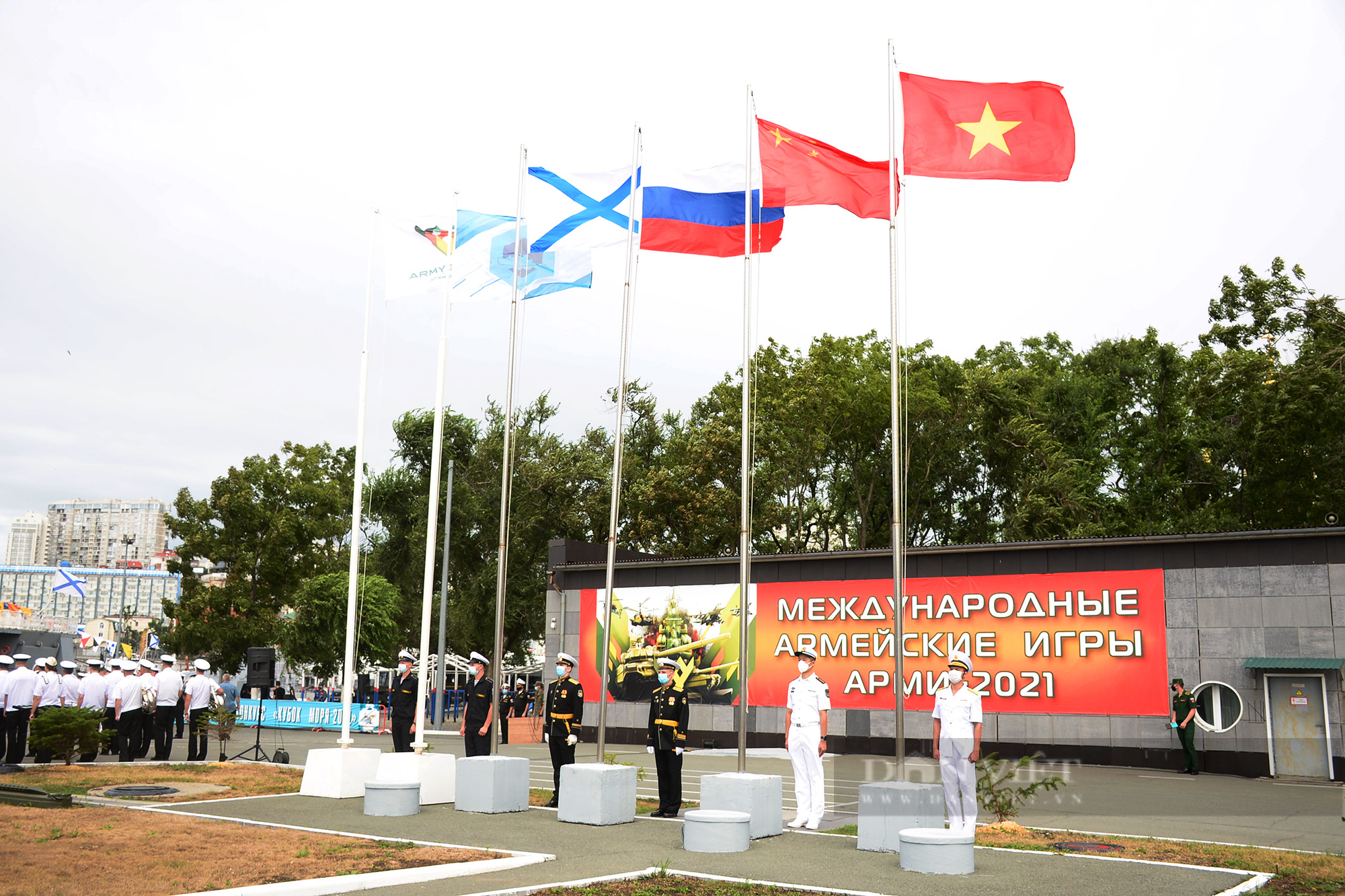 Quốc kỳ Việt Nam tung bay trên quân cảng hạm đội Thái Bình Dương tại Lễ khai mạc Army Games 2021 - Ảnh 9.
