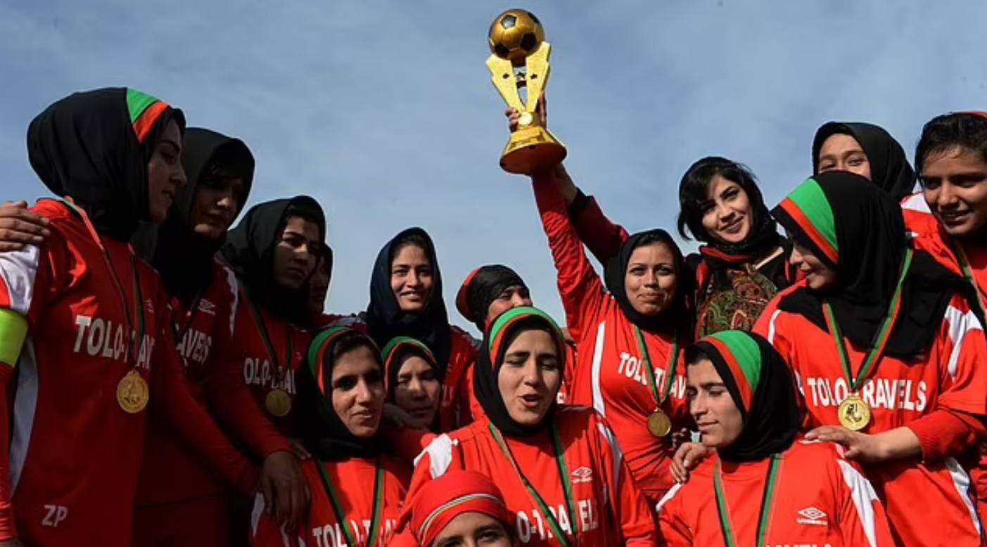 Đội trưởng bóng đá nữ Afghanistan cầu xin FIFA cứu các đồng đội trong &quot;danh sách đen&quot; của Taliban  - Ảnh 2.