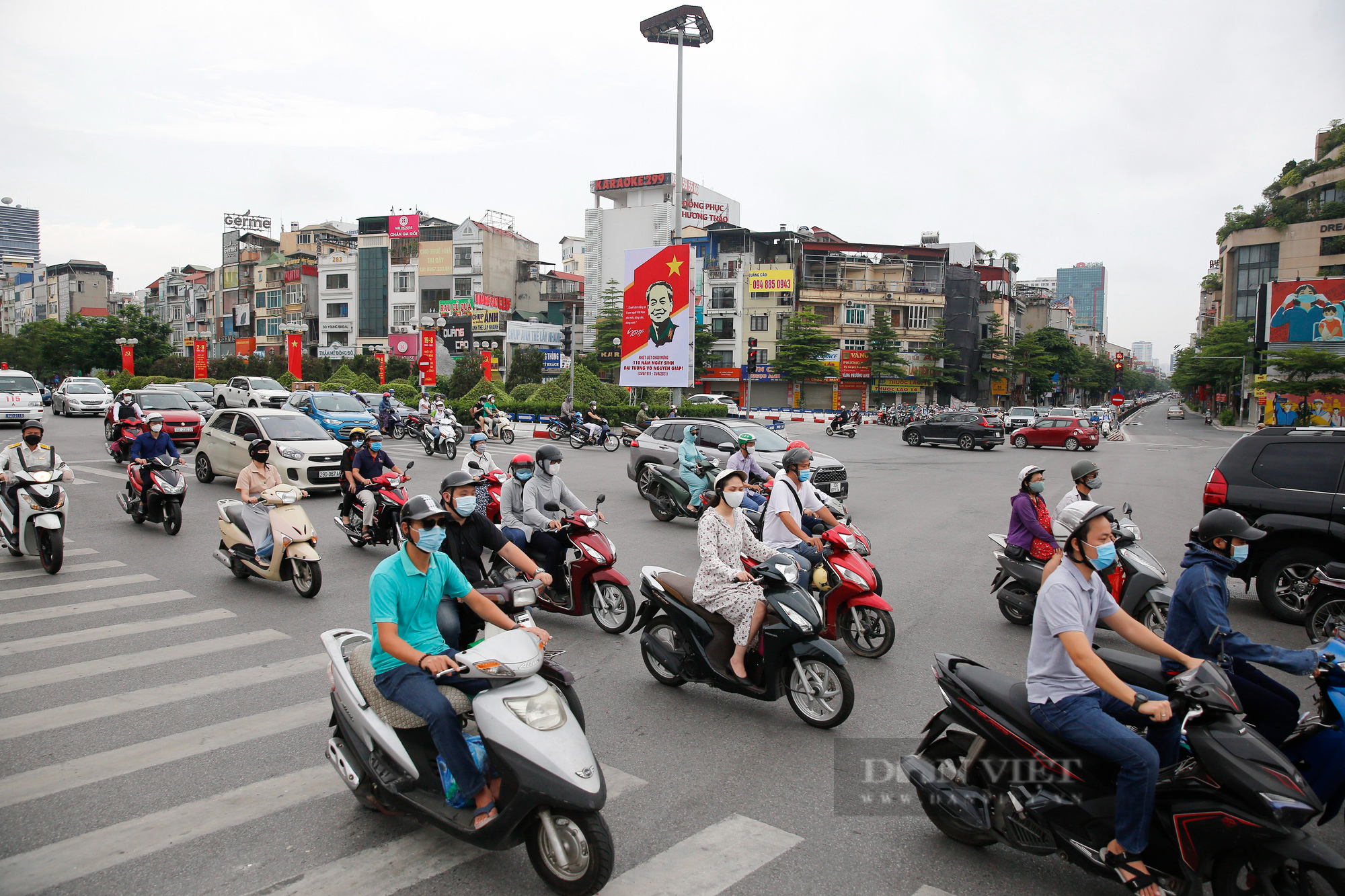 Giao thông Hà Nội &quot;giảm nhiệt&quot; trong ngày đầu tuần của đợt giãn cách xã hội lần 3 - Ảnh 8.