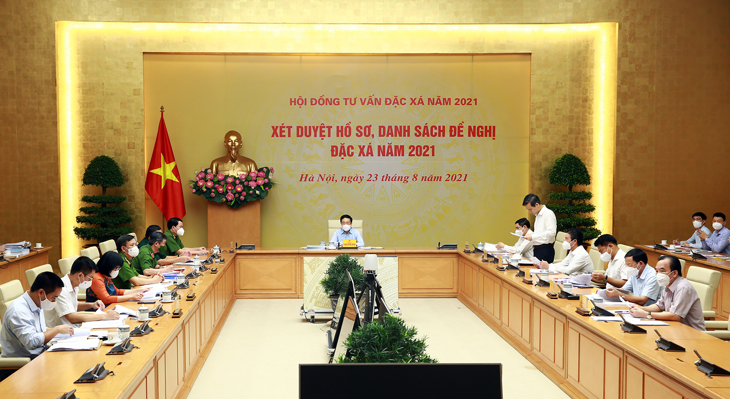 Phó Thủ tướng Phạm Bình Minh chủ trì cuộc họp xét duyệt hồ sơ đặc xá năm 2021 - Ảnh 2.