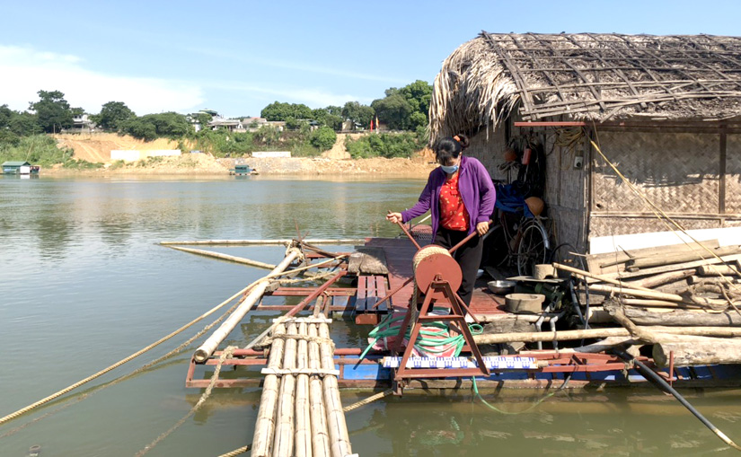 Tuyên Quang: Cuộc sống nhà bè thời Covid-19, dòng sông Lô vắng lặng, người nuôi cá đặc sản buồn tênh - Ảnh 5.