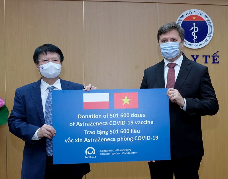 Chính phủ Ba Lan tặng Việt Nam 500.000 liều vắc xin Covid-19 - Ảnh 1.
