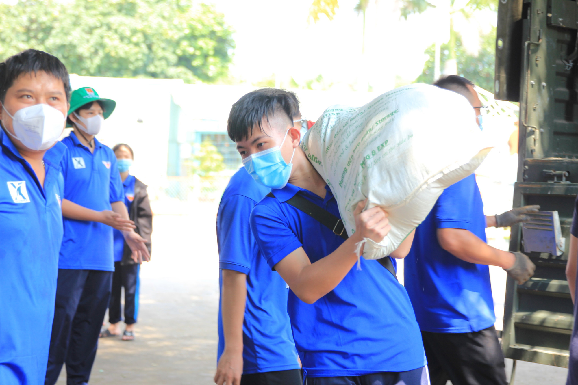 30 tấn nông sản do hoa hậu H'Hen Niê chốt đơn từ Đồng Tháp về tâm dịch TP.HCM, Bình Dương, Đồng Nai - Ảnh 2.