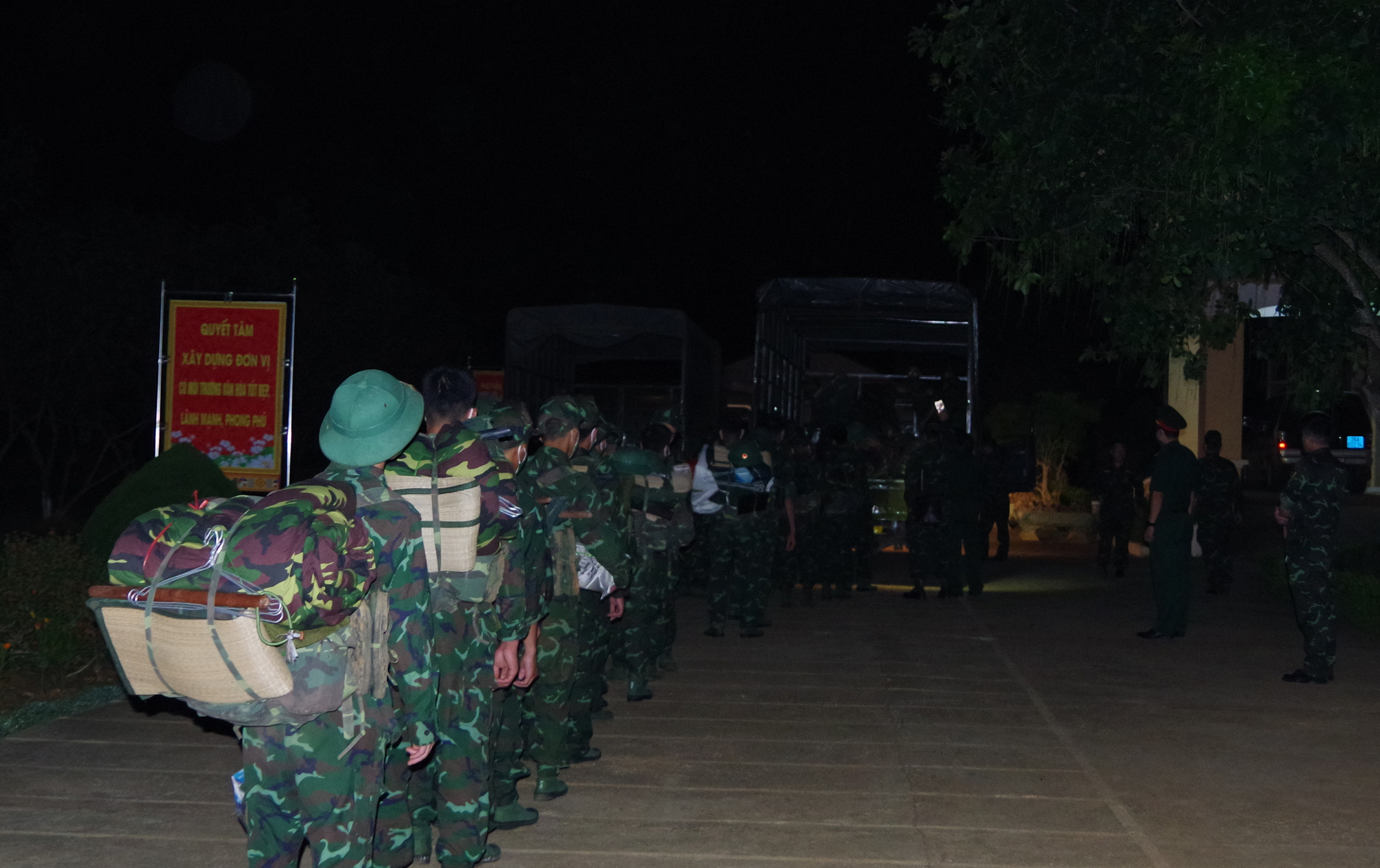 Sơn La: Tăng cường 158 chiến sỹ quân đội, công an cho vùng dịch - Ảnh 2.