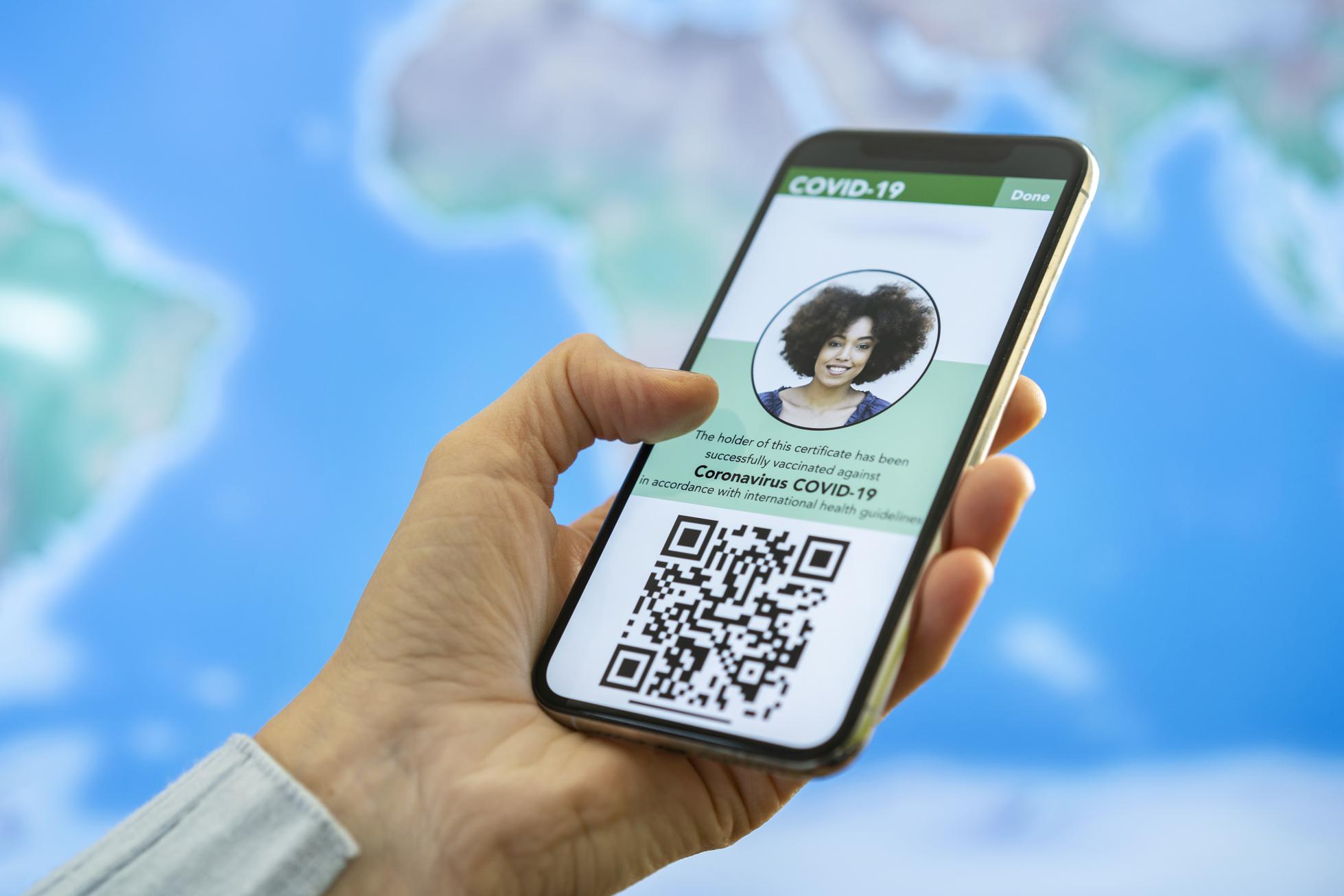 QR Code bao gồm những chấm đen và ô vuông mẫu trên nền trắng, có thể chứa những thông tin như URL, thời gian, địa điểm của sự kiện, mô tả, giới thiệu một sản phẩm nào đó,...Ảnh: @AFP.