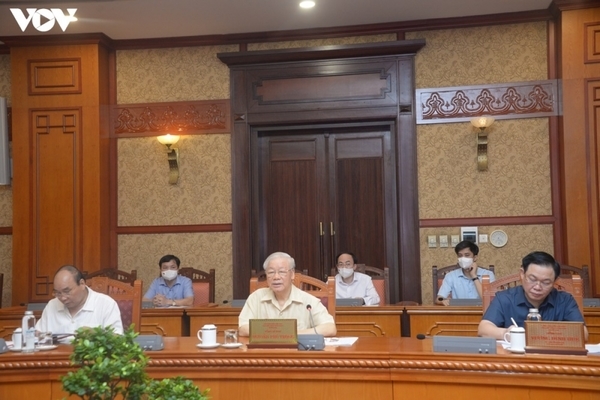 Ảnh: Tổng Bí thư Nguyễn Phú Trọng chủ trì cuộc họp lãnh đạo chủ chốt về phòng, chống Covid-19 - Ảnh 1.