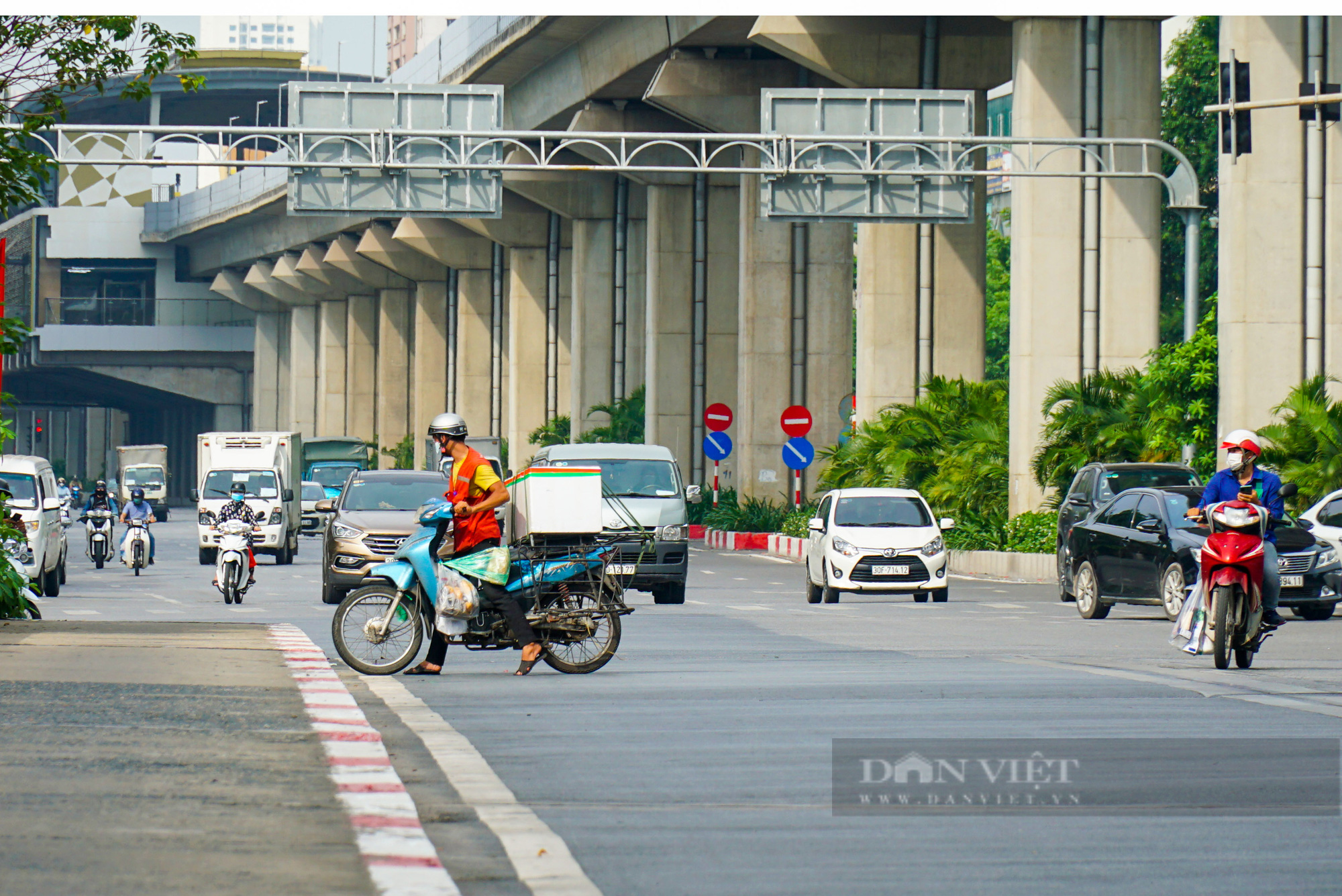 Muôn kiểu &quot;né&quot; chốt tuần tra xử lý vi phạm về giãn cách xã hội của người dân Hà Nội - Ảnh 5.