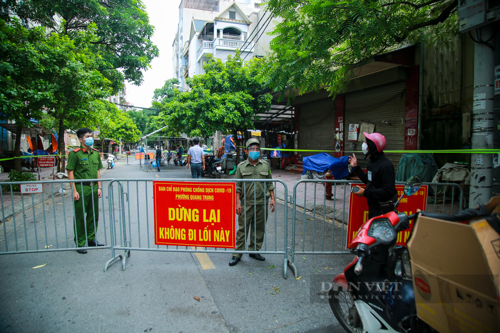 Phong tỏa tạm thời chợ Hà Đồng, khẩn trương lấy mẫu xét nghiệm tiểu thương - Ảnh 9.