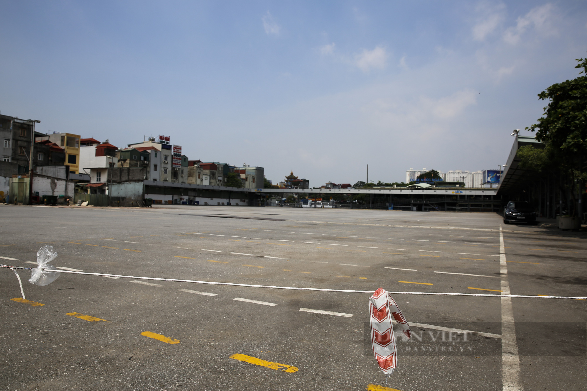 Test Covid-19 cho lái xe vào Hà Nội tại bến xe Nước Ngầm, Yên Nghĩa - Ảnh 2.