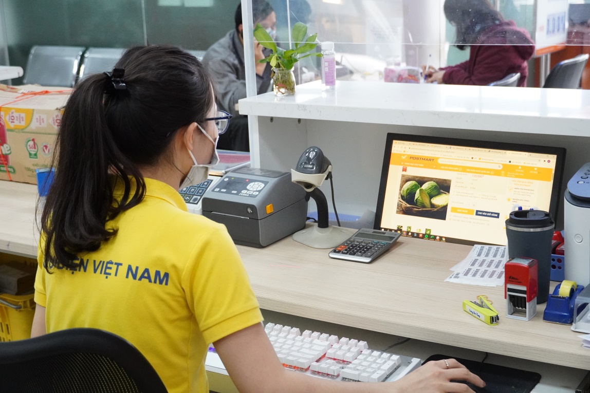 BÀI 3: 2,5 triệu hộ sản xuất nông nghiệp lên sàn TMĐT POSTMART - Ảnh 1.