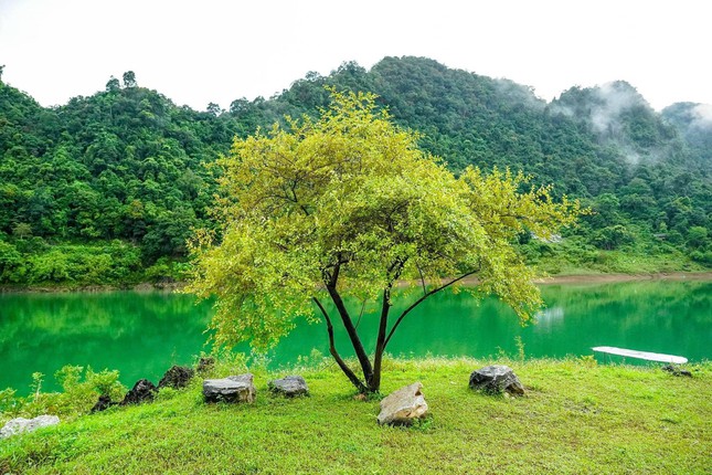 Địa điểm du lịch: Hồ Thang Hen hiện tượng thiên nhiên kỳ bí có một không hai, khoa học chưa giải thích - Ảnh 1.