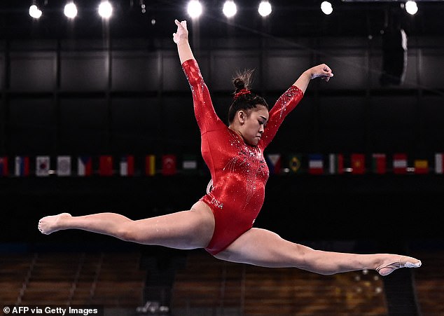 Cô gái H’Mông giành HCV Olympic: Đổi đời, kiếm cả trăm tỷ đồng - Ảnh 3.