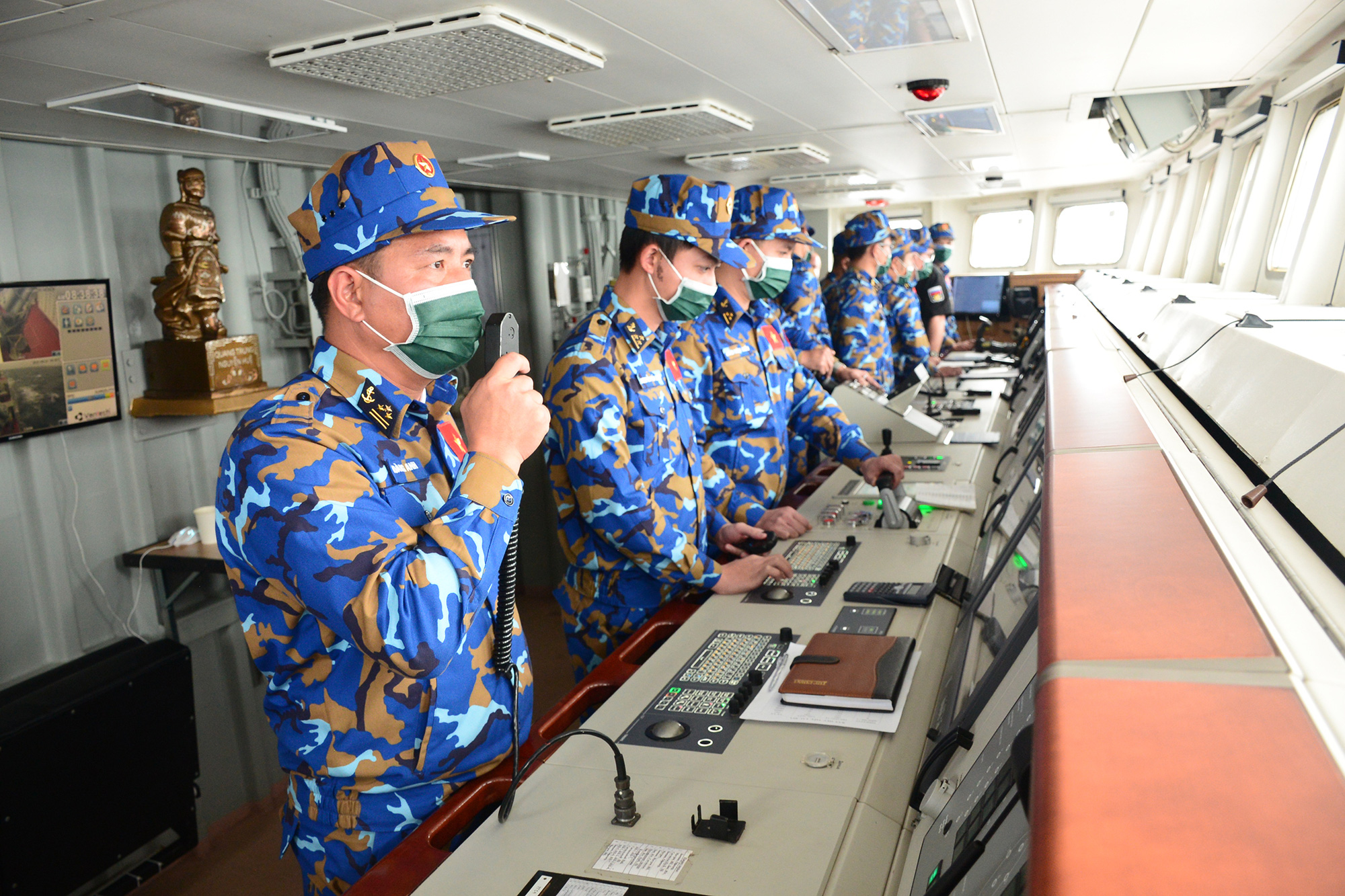 Tàu Hải quân Quang Trung ra khơi, bắn hạ mục tiêu tại Army Games 2021 - Ảnh 3.