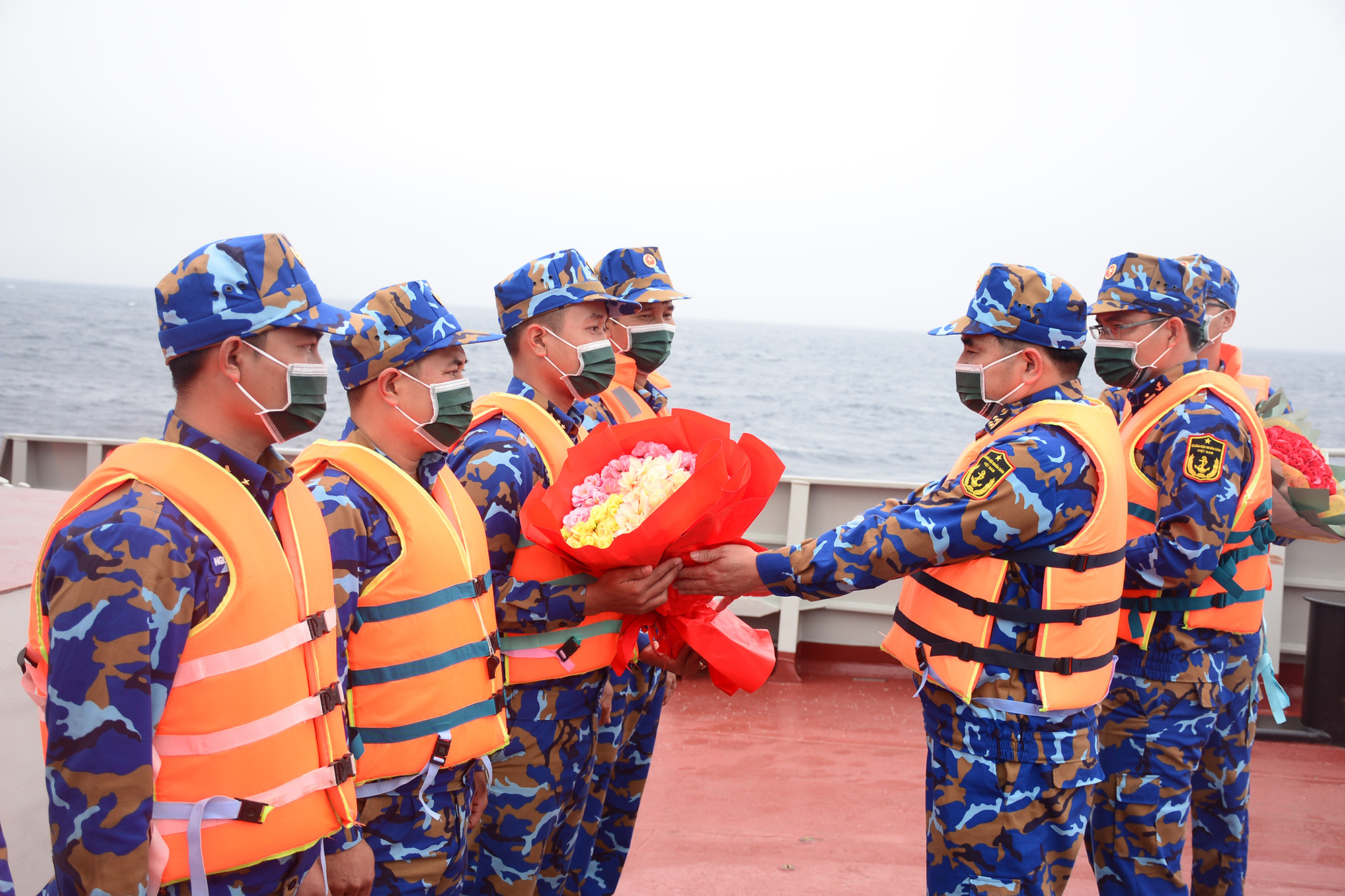 Tàu Hải quân Quang Trung ra khơi, bắn hạ mục tiêu tại Army Games 2021 - Ảnh 7.