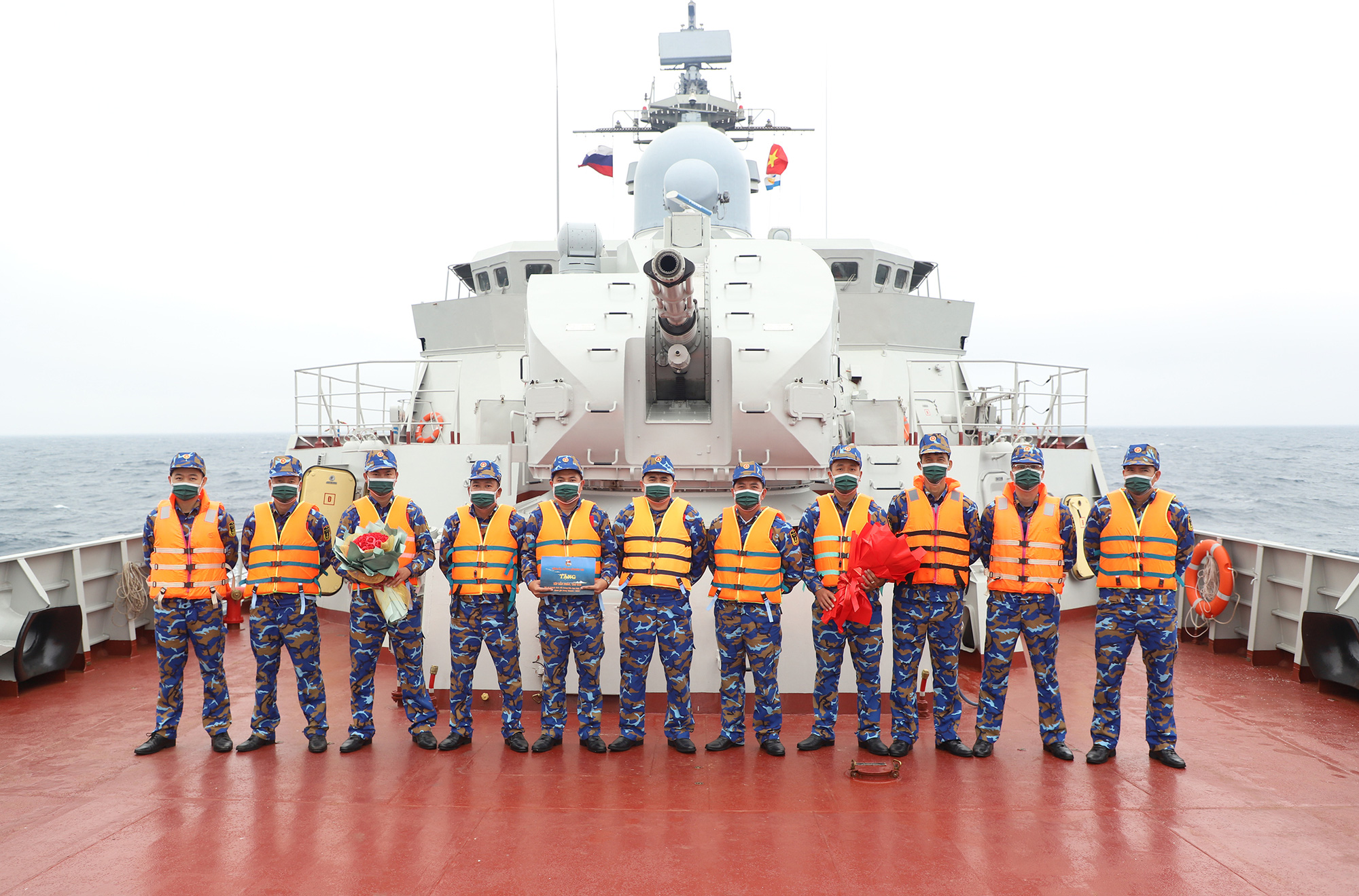 Tàu Hải quân Quang Trung ra khơi, bắn hạ mục tiêu tại Army Games 2021 - Ảnh 8.