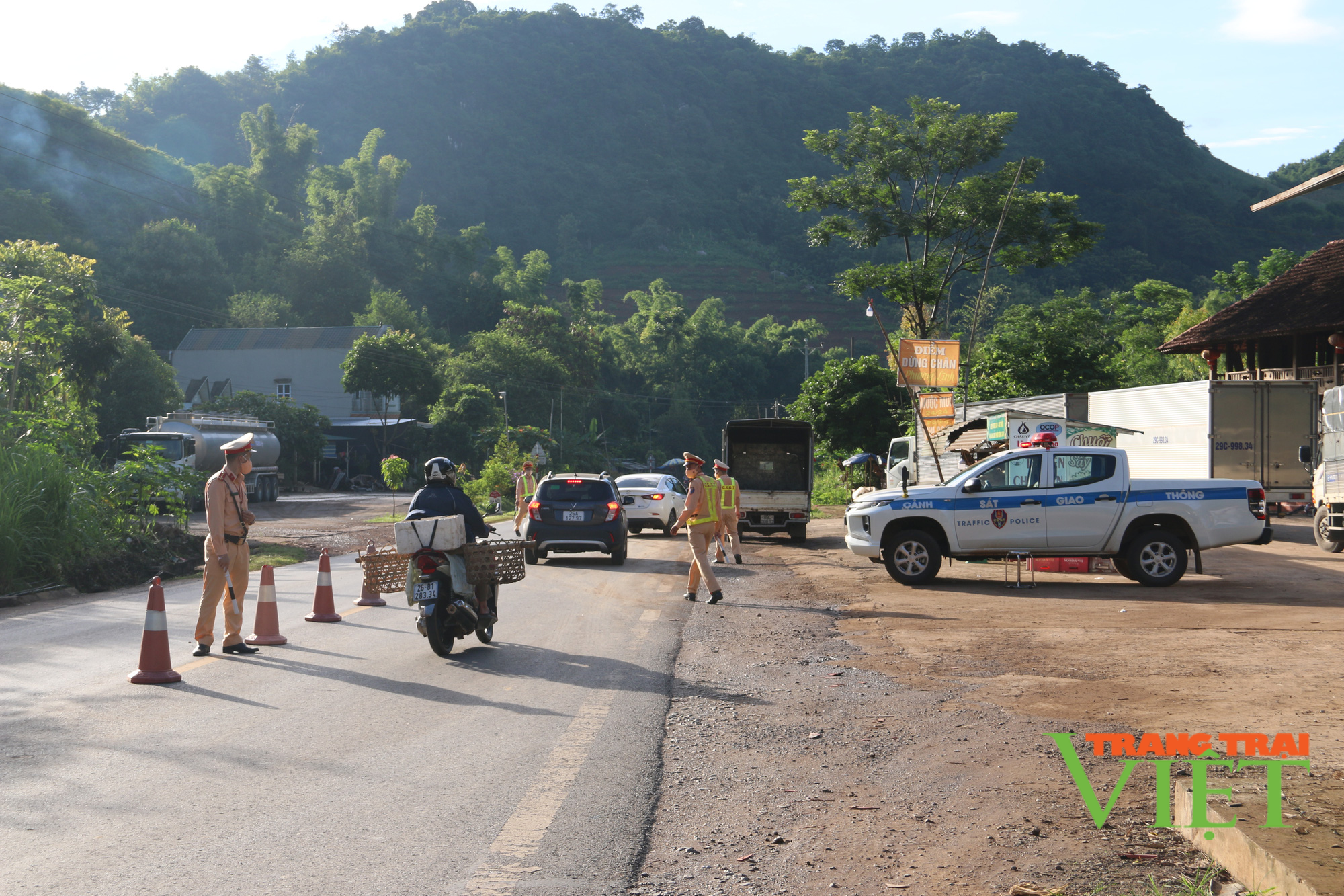 Yên Châu: Lập 15 điểm tập kết, trung chuyển, giao nhận nông sản phòng chống Covid-19 - Ảnh 2.