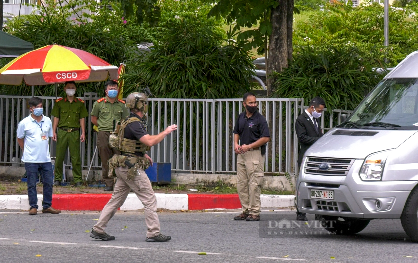Những hình ảnh về lực lượng mật vụ Mỹ tháp tùng Phó Tổng thống Kamala Harris tại Hà Nội - Ảnh 4.