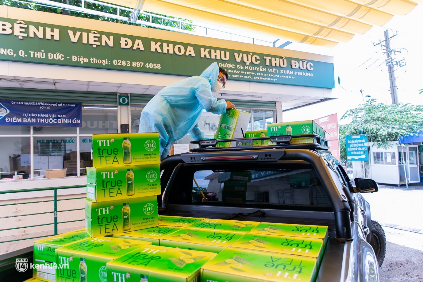 Tập đoàn TH tặng 500.000 ly sữa tươi và đồ uống cho người dân TP HCM - Ảnh 2.