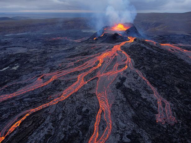 Cảnh báo sốc về núi lửa phun trào có thể gây ra ngày tận thế - Ảnh 2.
