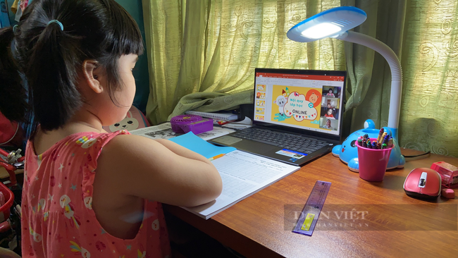 Bộ GD-ĐT chỉ đạo ưu tiên dạy học online môn Tiếng Việt và Toán cho học sinh lớp 1, 2 - Ảnh 1.