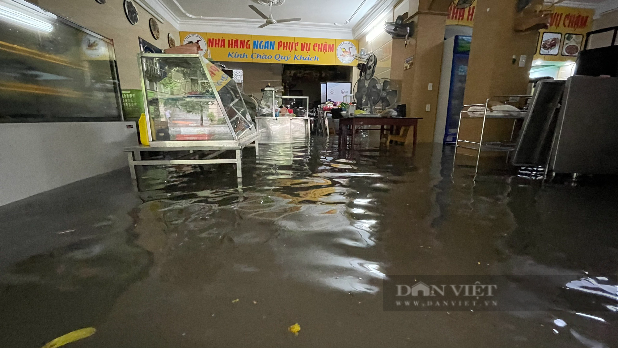 Nội thành Hải Phòng biến thành sông sau trận mưa lớn - Ảnh 11.