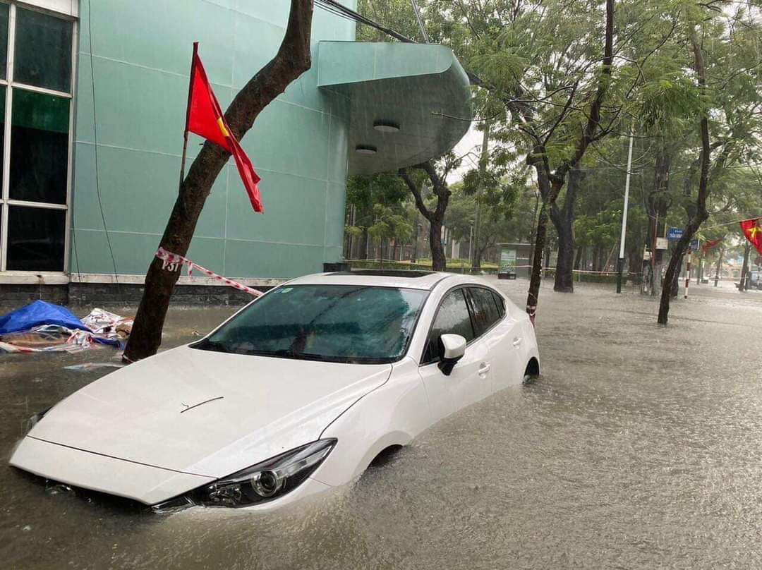 Sau trận mưa lụt kinh hoàng, TP.Hải Phòng chỉ đạo khắc phục tình trạng ngập lụt khu vực nội thành - Ảnh 2.