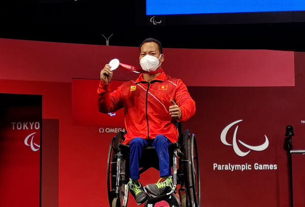 Bộ trưởng chúc mừng Lê Văn Công giành HCB Paralympic Tokyo - Ảnh 2.