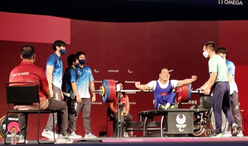 Bộ trưởng chúc mừng Lê Văn Công giành HCB Paralympic Tokyo - Ảnh 1.