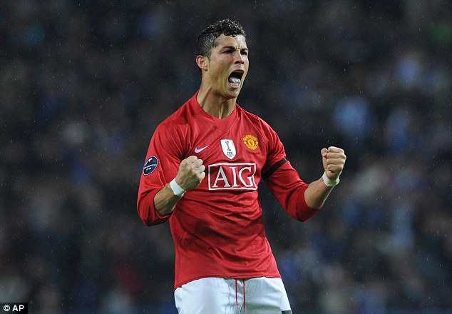 Nẫng tay trên Man City, M.U chính thức tái hợp Ronaldo - Ảnh 1.
