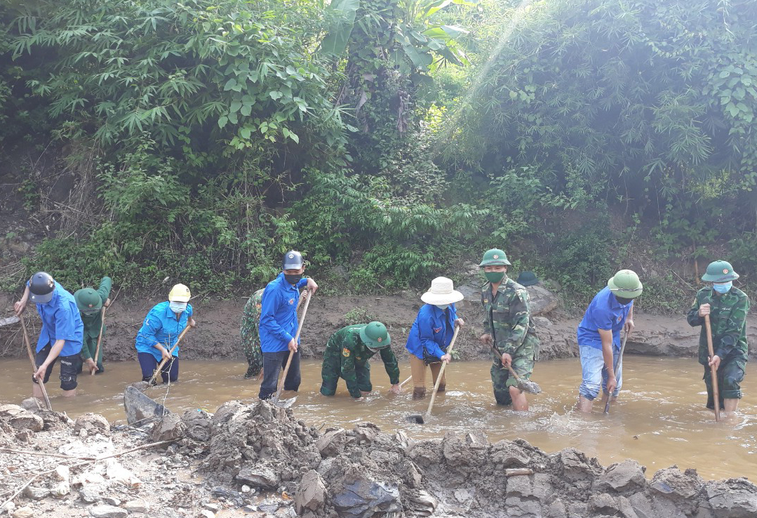 Sơn La: Ra quân tu sửa Mương hữu nghị Việt - Lào - Ảnh 2.