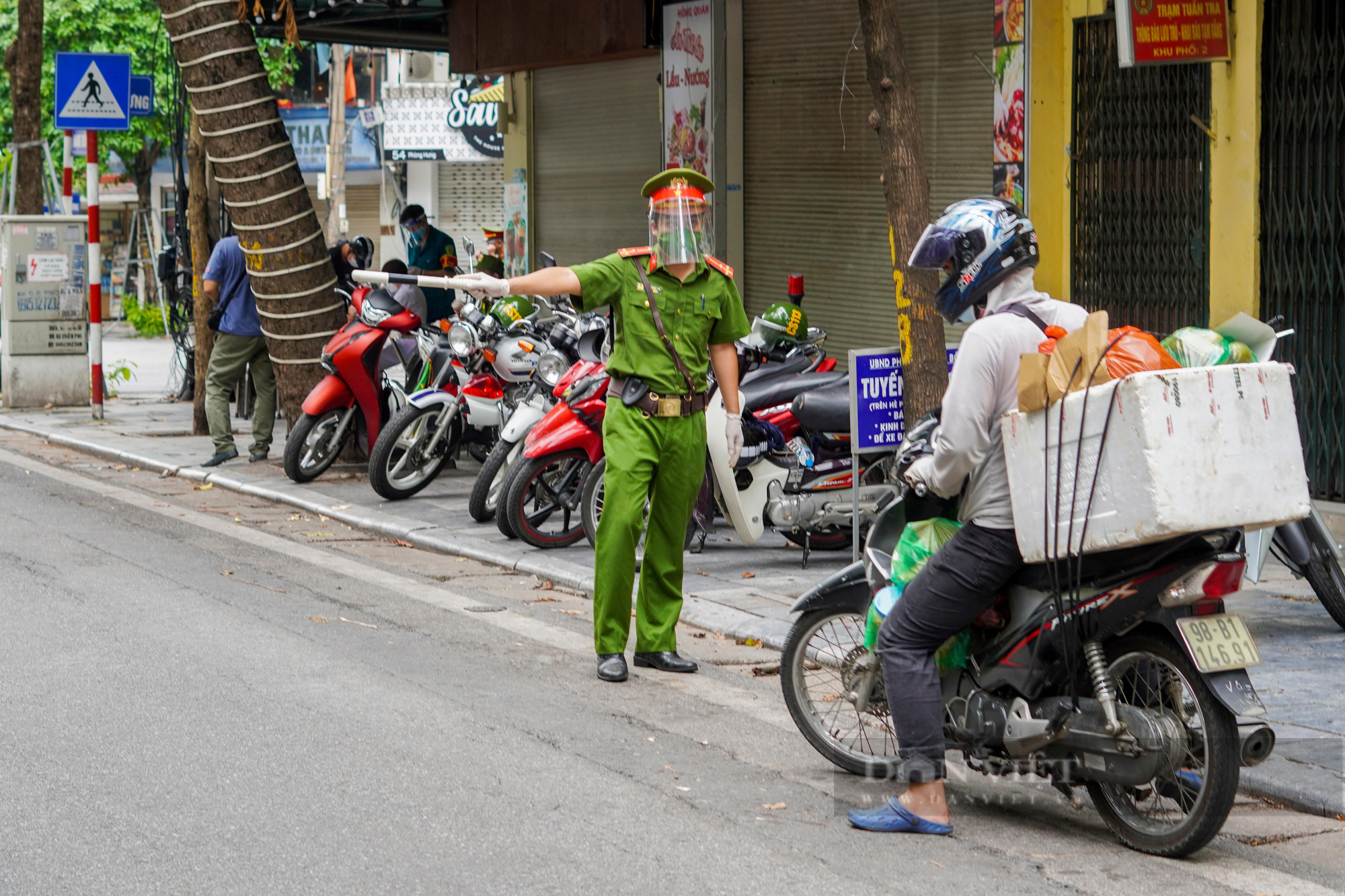 Hà Nội: Triển khai tổ công tác đặc biệt kiểm soát 100% người dân ra đường - Ảnh 3.