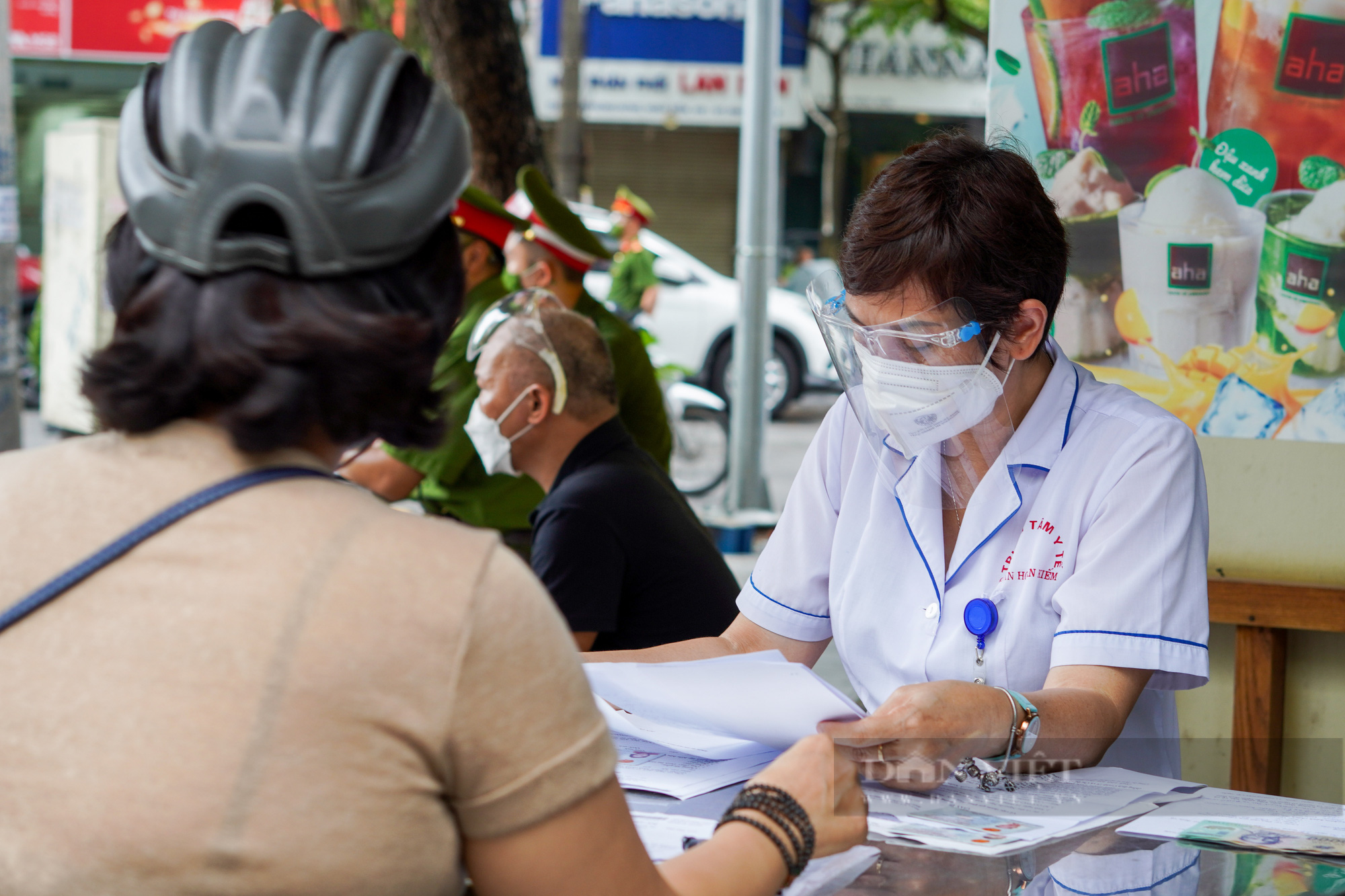 Hà Nội: Triển khai tổ công tác đặc biệt kiểm soát 100% người dân ra đường - Ảnh 5.
